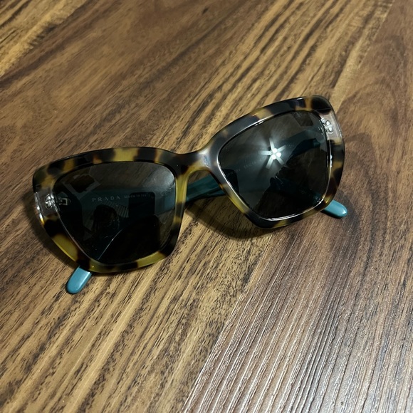 PRADA PR 08VS CATWALK sunglasses women’s - Picture 4 of 4